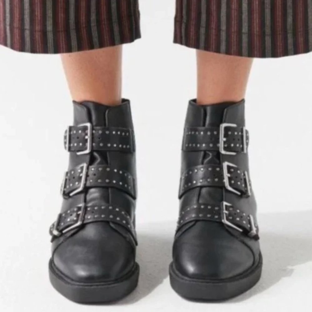 🚫SOLD🚫 NWOT Urban Outfitters Zoe Studded Triple Buckle Moto Combat Boots US 8